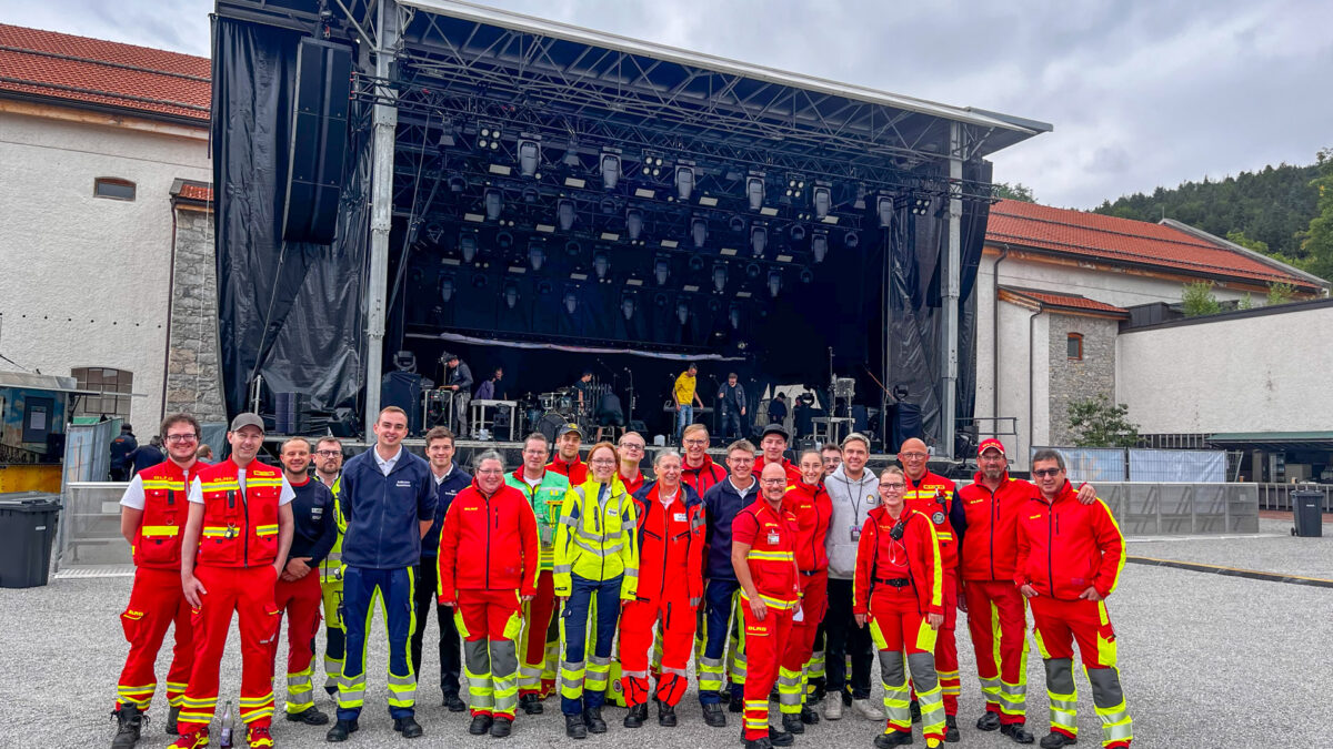 Bierle in da Sun Festival - Gemeinsames Foto mit DLRG, Ambulanz Rosenheim und Oimara